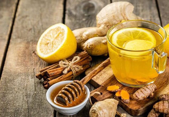 مشروب الليمون مع الزنجبيل والعسل لمحاربة نزلات البرد