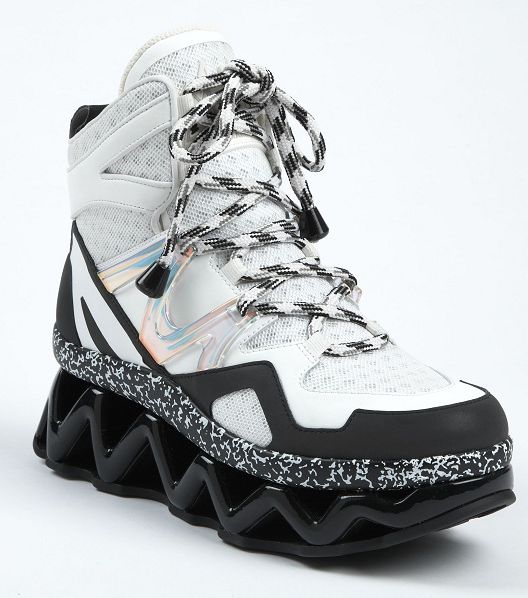 موضة أحذية الـ Motocross من Marc by Marc Jacobs
