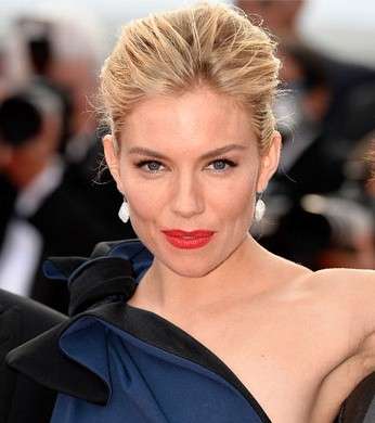 ماكياج وشعر سيينا ميلير في مهرجان كان السينمائي