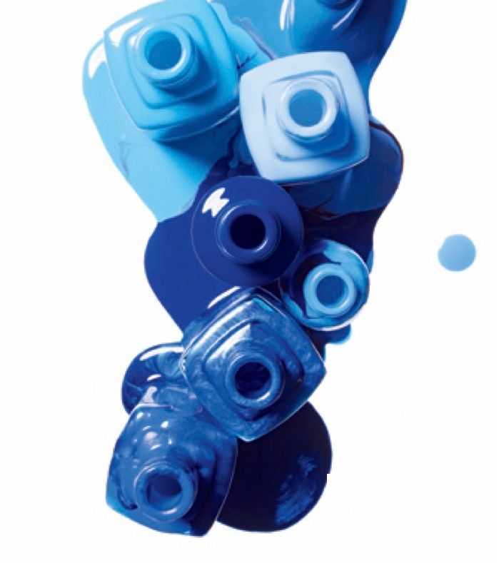 تدرجات الأزرق المختلفة لأظافرك الأنيقة