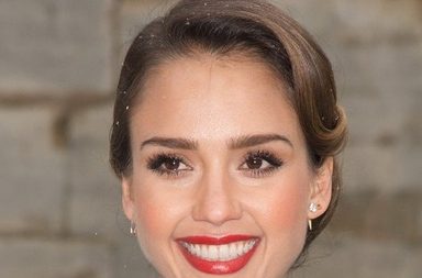 بالصور إطلالات نجمات هوليوود في أسبوع الأزياء الراقية في باريس 