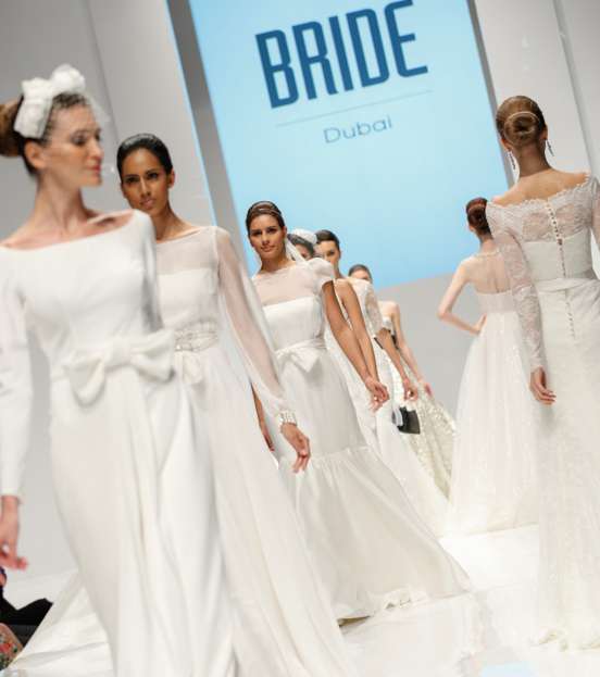 إفتتاح المعرض بعرض أزياء مميّز من Atelier Cruti 