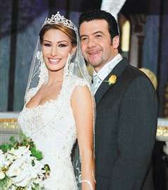 الطابع الملوكي سيطر على فستان زفاف كريستينا صوايا