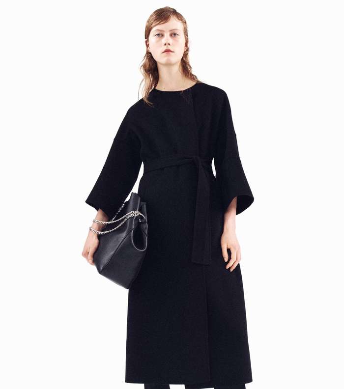 موضة المعطف باسلوب الروب مع السروال الطويل باللون ذاته من Jil Sander