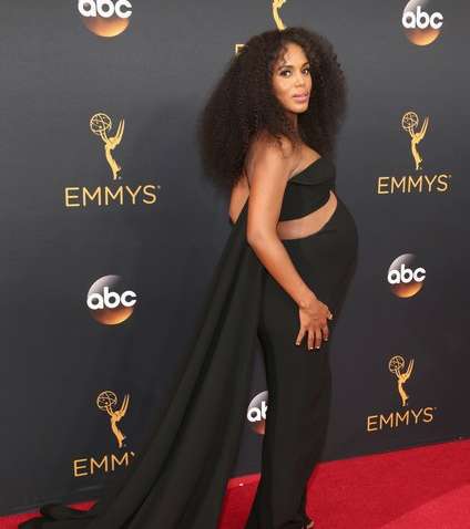 كيري واشنطن باطلالة من Brandon Maxwell في حفل الايمي