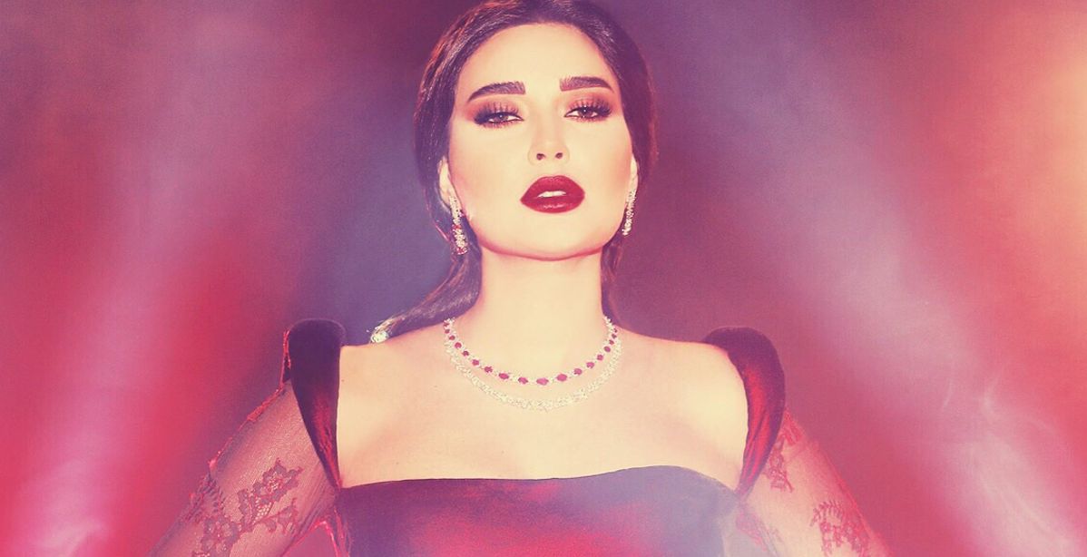 تسريحة الشعر المموج ما بين سيرين ونادين نجيم... من الأجمل؟