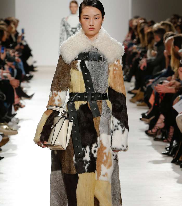 موضة معاطف الفرو المقطعة بالمربعات من Proenza Schouler لشتاء 2017