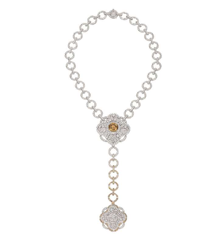 عقد Particuliere طويل من CHANEL من مجموعة Les Talismans De CHANEL