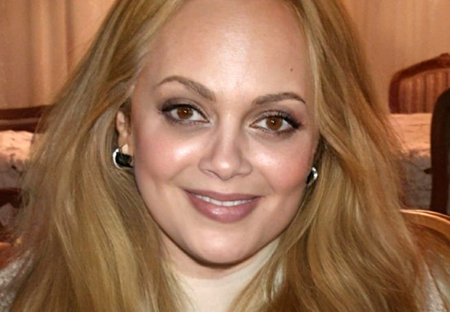 ما السر إطلالة عفاف رشاد الشابة؟