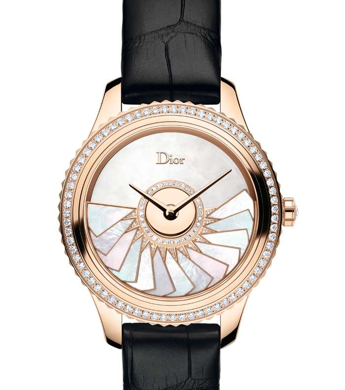 تألقي بساعة DIOR VIII GRAND BAL “PLISSÉ SOLEIL”