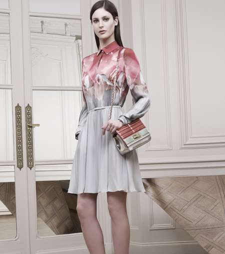 من مجموعة Resort 2015، إيلي صعب يقدّم لكِ موضة الفساتين على شكل قميص