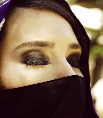 عيون جذابة مع الحجاب