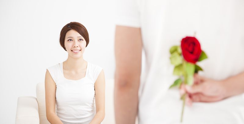 علامات حب الزوج لزوجته