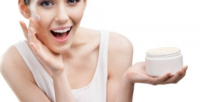 خطوات مثالية لوضع الكريمات على بشرة الوجه | مستحضرات العناية بالبشرة