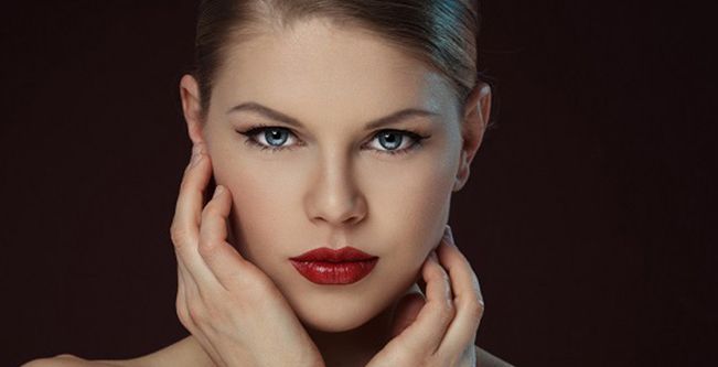 خدع سريعة لتعديل الماكياج خلال النهار