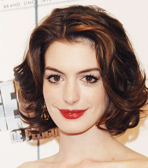 آن هاثاواي ...أكثر قوّة وحيويّة مع الأحمر في 2008