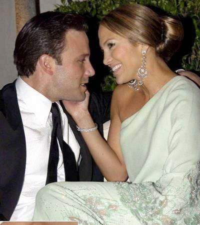 خاتم زواج مارك أنطوني في إصبع جينيفر لوبيز بلغت قيمته 1.2 مليون دولارا