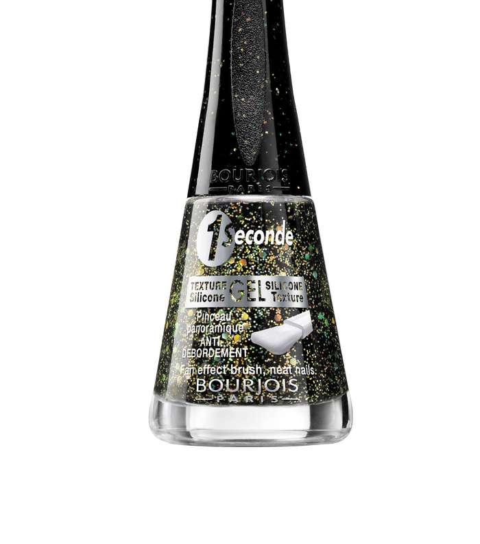 الأسود اللامع لأظافرك هذا الخريف 