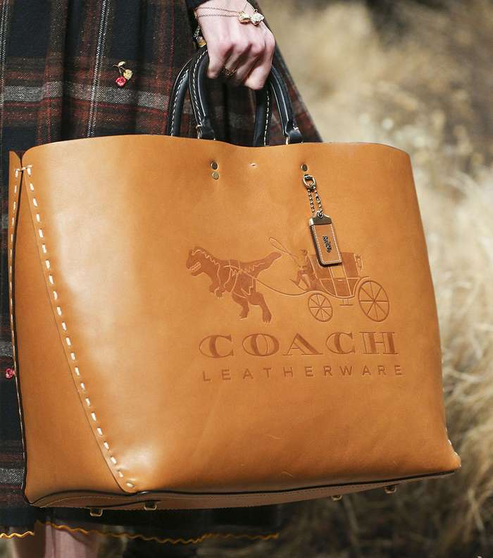 حقيبة Coach بالحجم الكبير لشتاء 2018