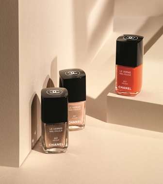 ألوان مميّزة لطلاء أظافر الصيف من  Chanel 