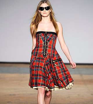 marc-by-marc-jacobs-plaided-dress-19-11-2010
