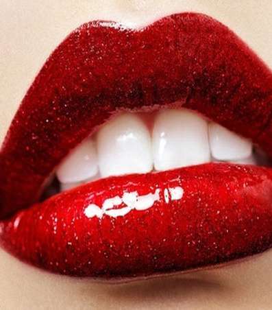 صور اجمل حيل مبتكرة تعيد احياء لون احمر الشفاه