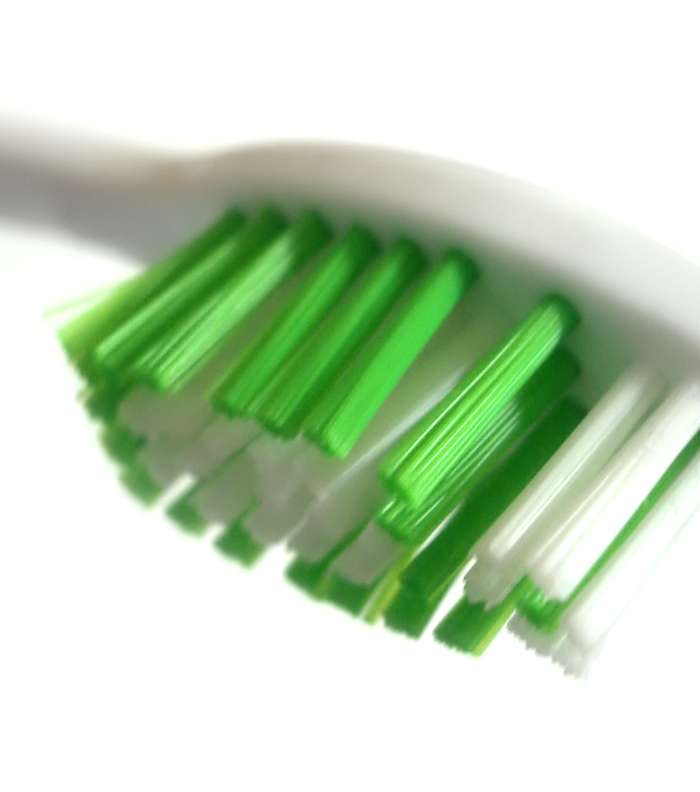 فرشاة الأسنان...الخطوة التحضيرية لشفاه صحيّة