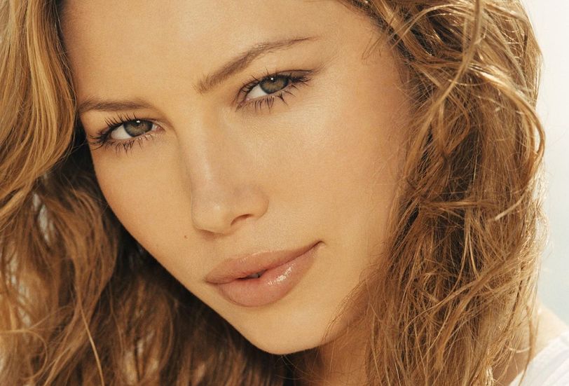 كل ما تريدين معرفته من اخبار ومعلومات ووثائق وصور عن جيسيكا بيل 