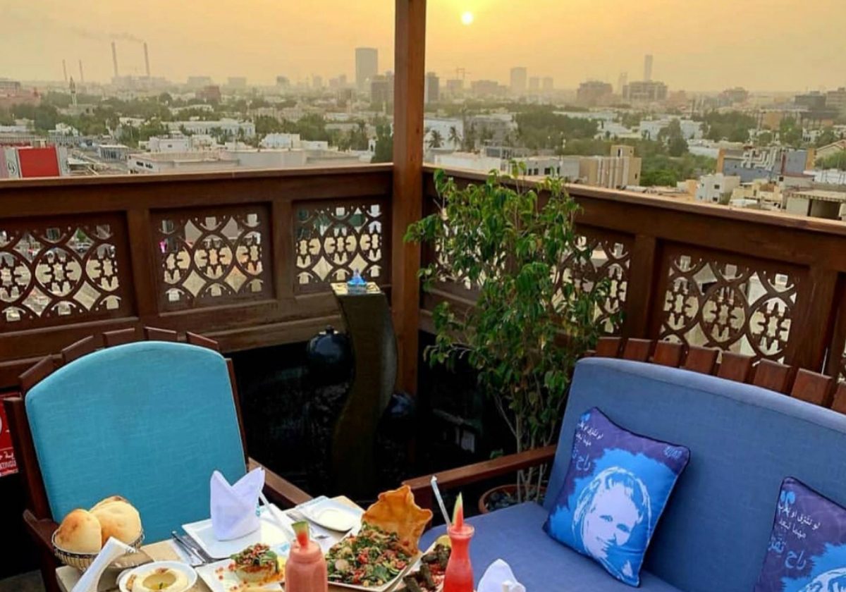 مطعم ومقهى قمرية في جدة من ضمن قائمة المطاعم التي تحملت الضريبة 