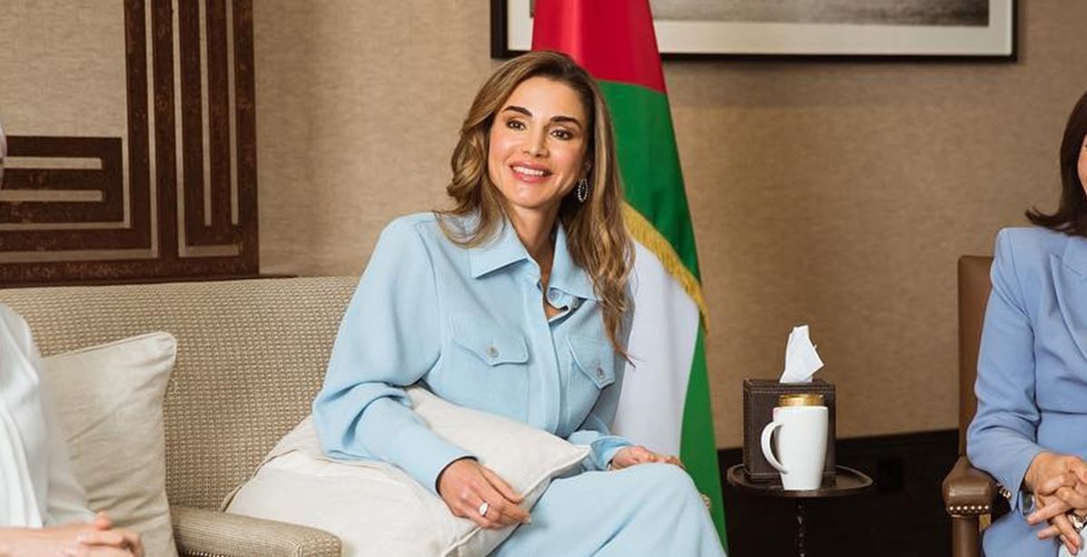 قطع لا تتخلى عنها الملكة رانيا تمنحها اطلالة انيقة وراقية