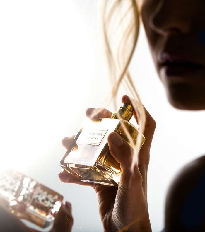 ثلاثيّة الجمال: دبي، هنا الراسخ، وعطر داليا ديفين من جيفنشي