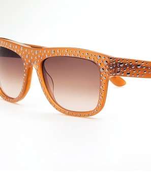 من سلفاتوري فيراغامو، اختاري اجمل النظارات الشمسية الملونة