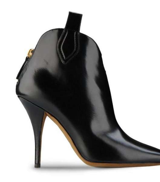 Moschino-4-18-7-2011