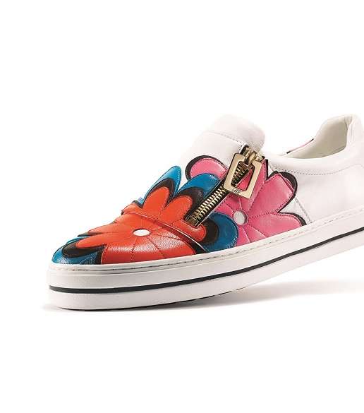 تالقي في صيف 2016 بحذاء الـ Slip on من Roger Vivier المطبع بالازهار