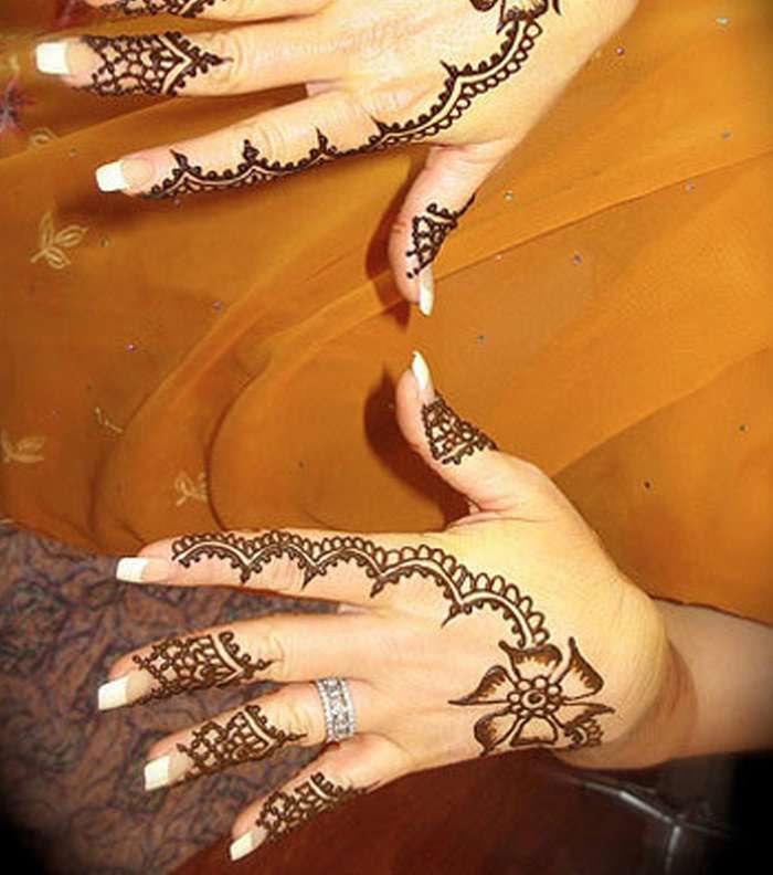 تصفحي صور نقش بسيط للمسة رائعة على يديك