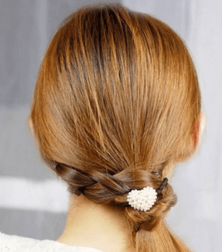 طبّقي الاكسسوار على الضفيرة