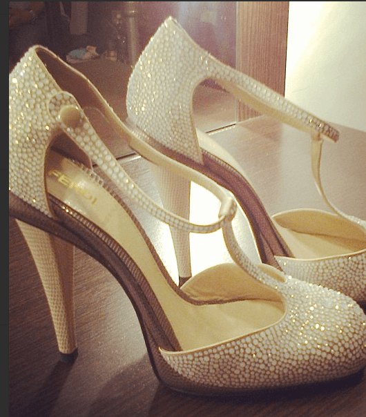 اليسا تختار أحذيتها من الماركات العالمية تحديداً فندي