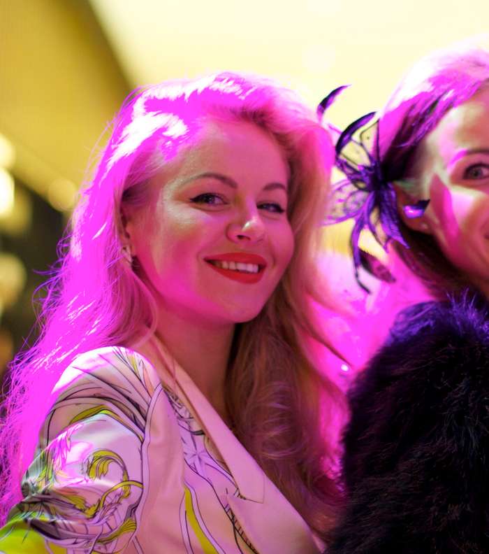 فاشينيستا دبيّ يحضرن حفل Vogue Fashion Dubai Experience