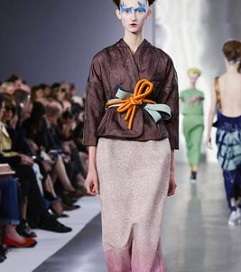إطلالة مميزة وجريئة مع مجموعة Maison Martin Margiela لصيف 2016