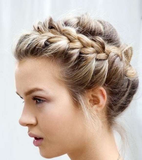 تسريحة فرنسيّة بالضفائر