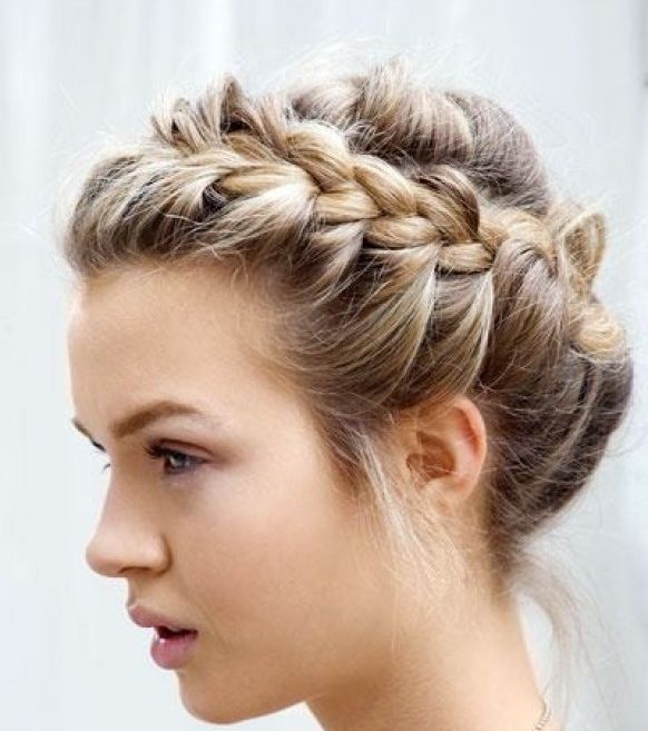 تسريحة فرنسيّة بالضفائر