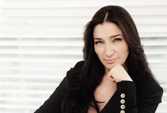 كل ما تريدين معرفته من اخبار ومعلومات وصور ووثائق عن   اليزابيث فرانشي Elisabetta Franchi