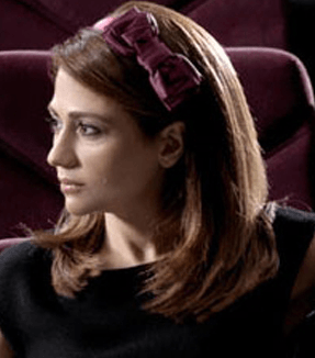 اهتمام كبير لماكياج البشرة، وسابقة الموضة مع النيود 