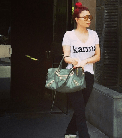 هيفاء وهبي تعتمد موضة الملابس الرياضيّة وتختار أحذية Isabel Marant