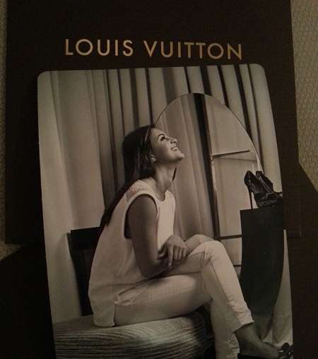 صورة خاصّة بمحرّرة ياسمينة خلال حفل إطلاق أحذية Louis Vuitton