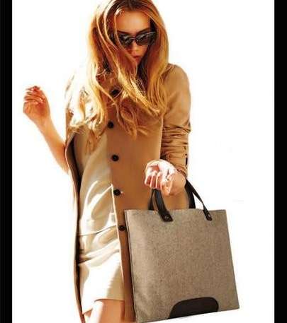 حقيبة  أخرى من