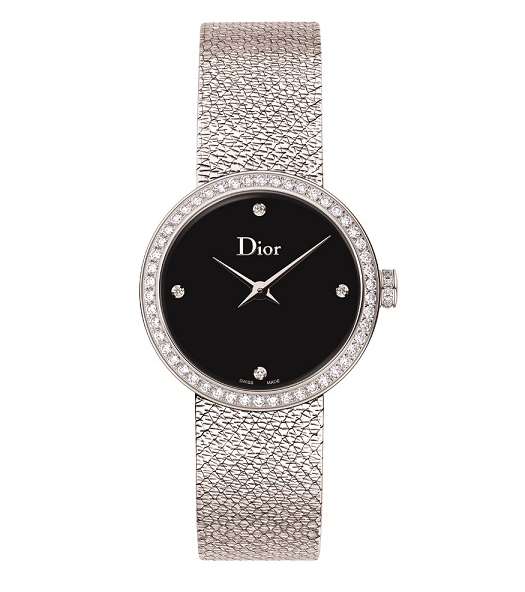 احصلي على اطلالات لامعة وانيقة مع ساعة La D de Dior Satine