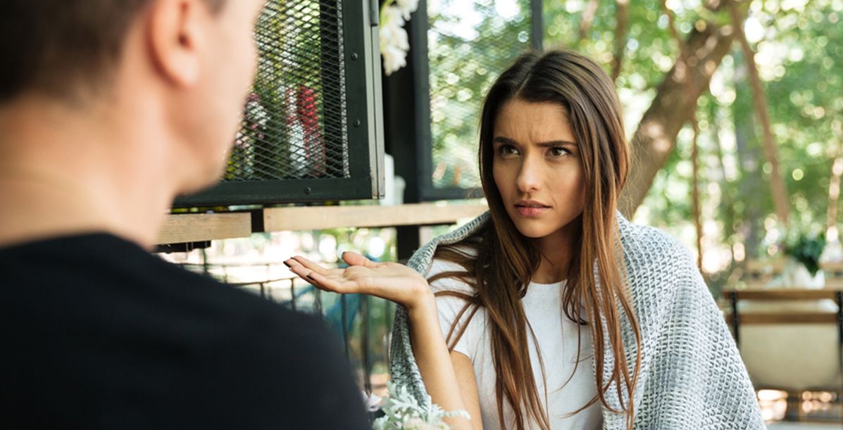 اغرب 3 تصرفات يقوم بها الرجل المعجب بك سرا