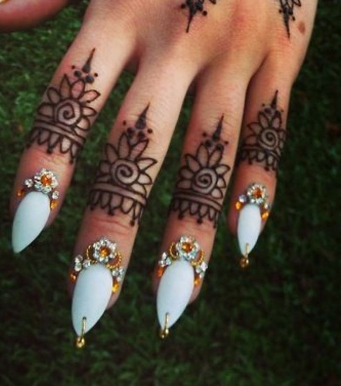 إليك نقش اصابع لحناء ناعم ومميز