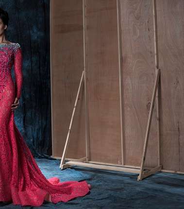 فستان باللون الفوشيا بتوقيع Moe Shour